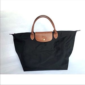 Black Medium Longchamp Le Pliage